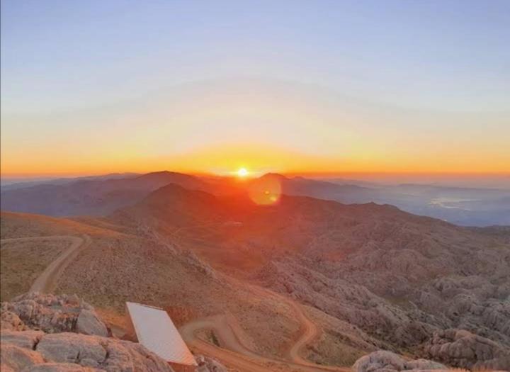 Motel Nemrut Dagi Isik Pansi̇On Karadut  Zewnętrze zdjęcie