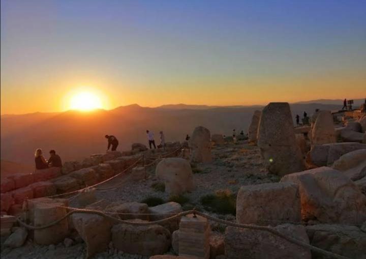 Motel Nemrut Dagi Isik Pansi̇On Karadut  Zewnętrze zdjęcie