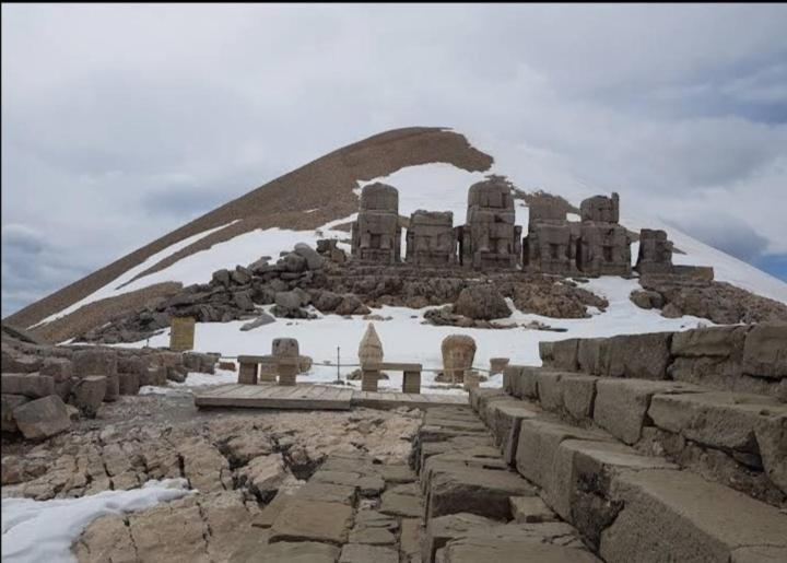 Motel Nemrut Dagi Isik Pansi̇On Karadut  Zewnętrze zdjęcie