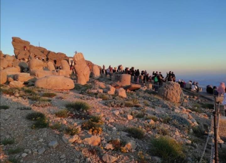 Motel Nemrut Dagi Isik Pansi̇On Karadut  Zewnętrze zdjęcie