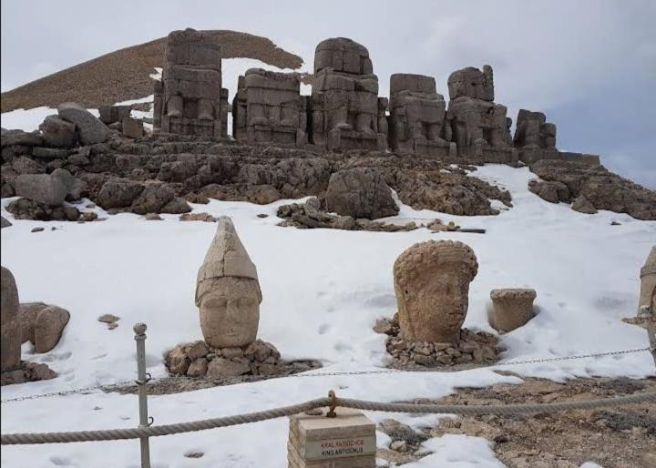 Motel Nemrut Dagi Isik Pansi̇On Karadut  Zewnętrze zdjęcie